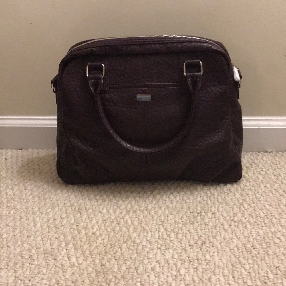Jewell By Thirty One. Come with Shoulder strap.
